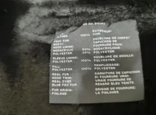 Abrigo de cuero negro con pelo