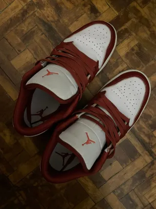 Zapatillas Jordan Rojas y Blancas