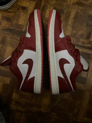 Zapatillas Jordan Rojas y Blancas