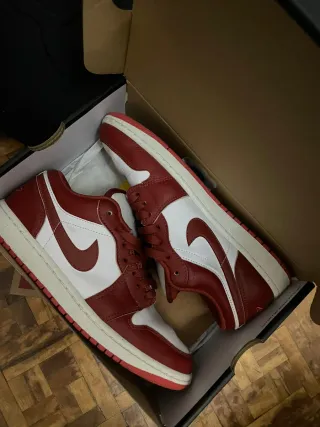 Zapatillas Jordan Rojas y Blancas