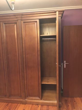 Armario grande de madera