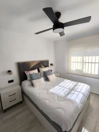 Casa pareada a 200 metros de la playa Elviria, Mar