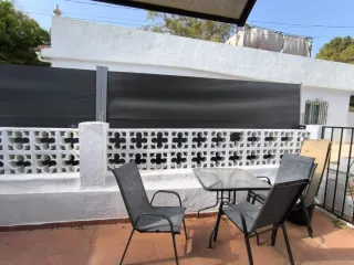 Casa pareada a 200 metros de la playa Elviria, Mar