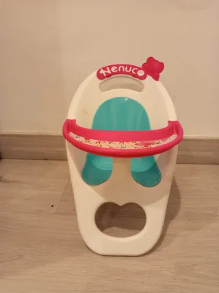 Nenuco con trona, ropa y biberón