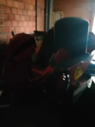 Coche eléctrico infantil moto feria o bar