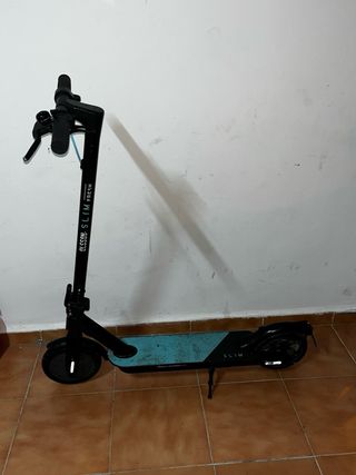 Patinete eléctrico negro