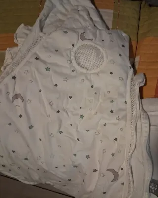 Lote: Edredón cuna, saco dormir y muselinas