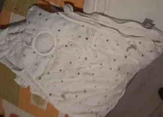 Lote: Edredón cuna, saco dormir y muselinas