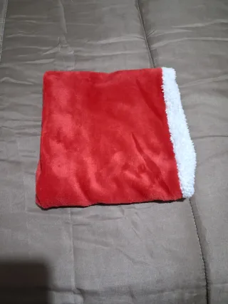 Sciarpa e copricollo natalizi rossi con fiori dora