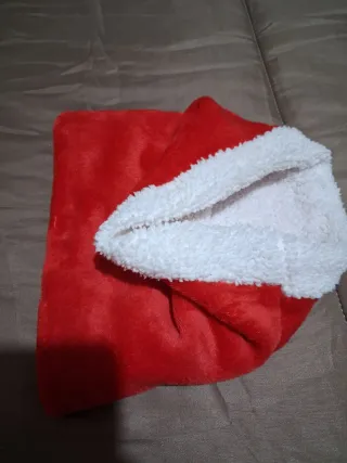 Sciarpa e copricollo natalizi rossi con fiori dora