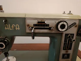 Máquina de coser Alfa