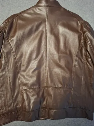 Chaqueta de cuero marrón
