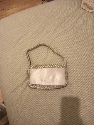 Bolso de fiesta con abalorios