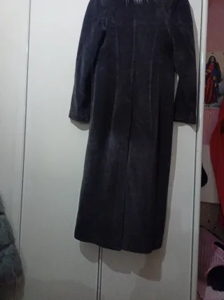 Abrigo largo antelina con cuello pelo