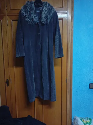 Abrigo largo antelina con cuello pelo