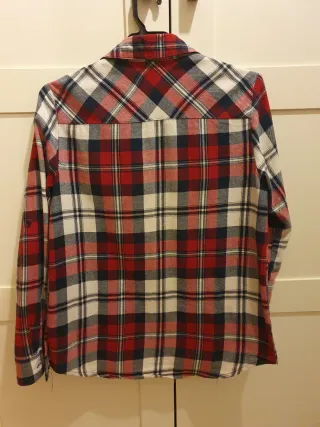 Camisa de cuadros roja y azul