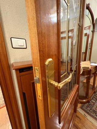 Puerta madera acristalada