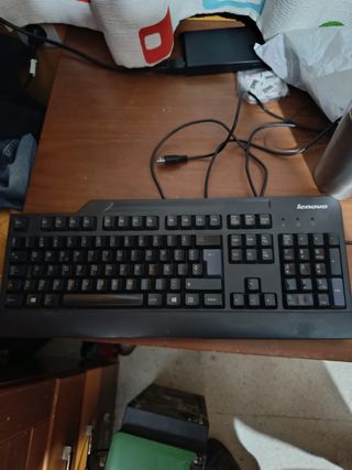 PC Windows 10 4GB RAM 250GB + Teclado Lenovo.