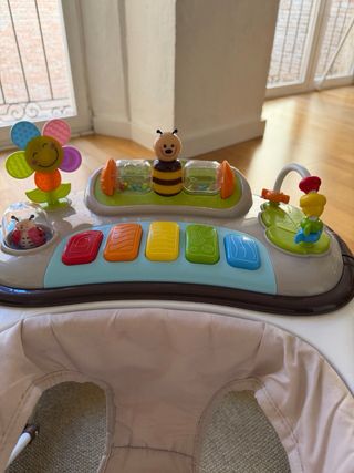 Andador bebé con juguetes