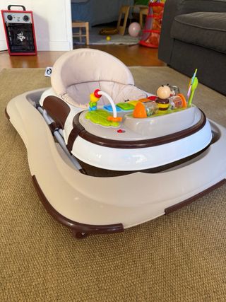 Andador bebé con juguetes