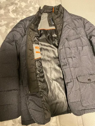 Abrigo gris acolchado