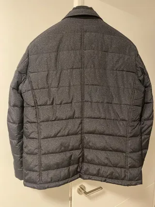 Abrigo gris acolchado