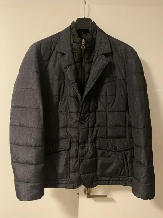 Abrigo gris acolchado