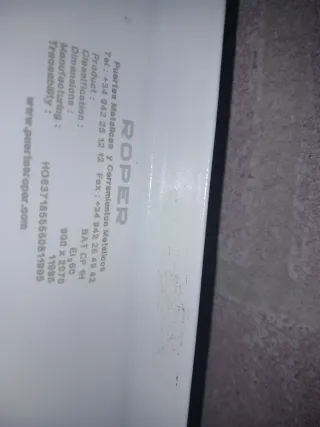 Puerta de trastero blanca