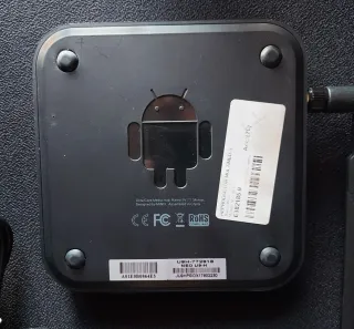 Minix U9-H TV Box con mando y cargador