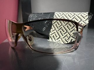 Gafas de sol Versace rosas y doradas
