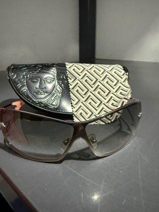 Gafas de sol Versace rosas y doradas