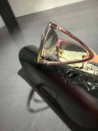 Gafas de sol Versace rosas y doradas