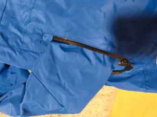 Chubasquero azul Zara 11-12 años