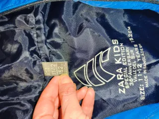 Chubasquero azul Zara 11-12 años