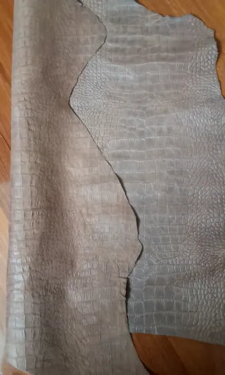 Piel de cordero texturizada marrón