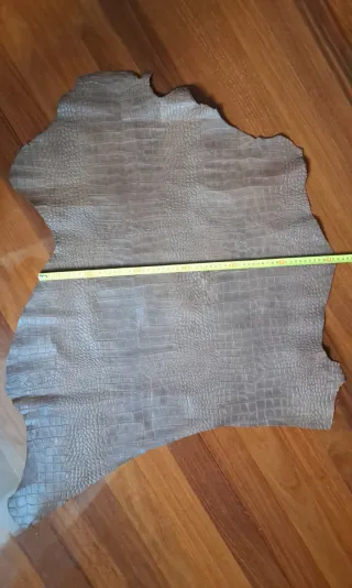 Piel de cordero texturizada marrón