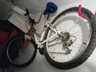 Bicicleta TOPBIKE blanca y roja