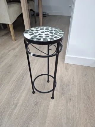 Mesa auxiliar hierro y cerámica