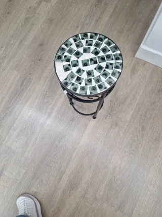 Mesa auxiliar hierro y cerámica