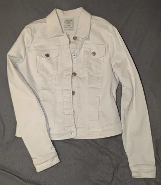 Cazadora tejana blanca Bershka