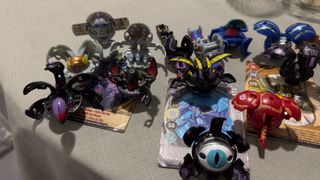 Lote 17 Bakugan y Cartas