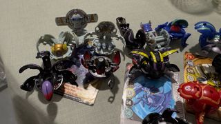 Lote 17 Bakugan y Cartas