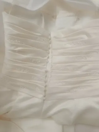 Vestido de Novia  de palabra de honor y cola.