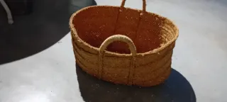 Cesta de mimbre para leña
