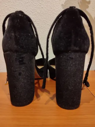 Tacones Stradivarius Terciopelo Negro