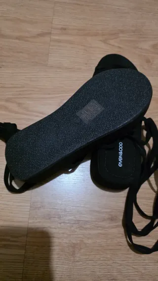 Sandalias negras Even&Odd con tiras