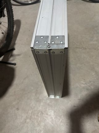 Mesa plegable camping verde y plata