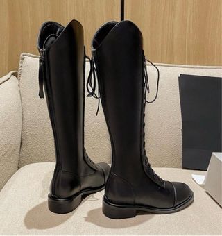 Botas altas negras con cordones