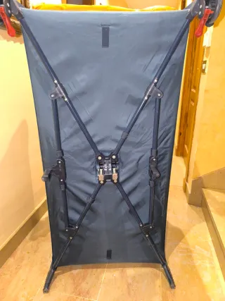 Cuna de viaje Jane naranja y azul, con colchón