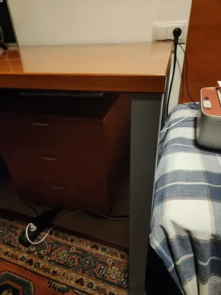 Escritorio madera y patas metálicas